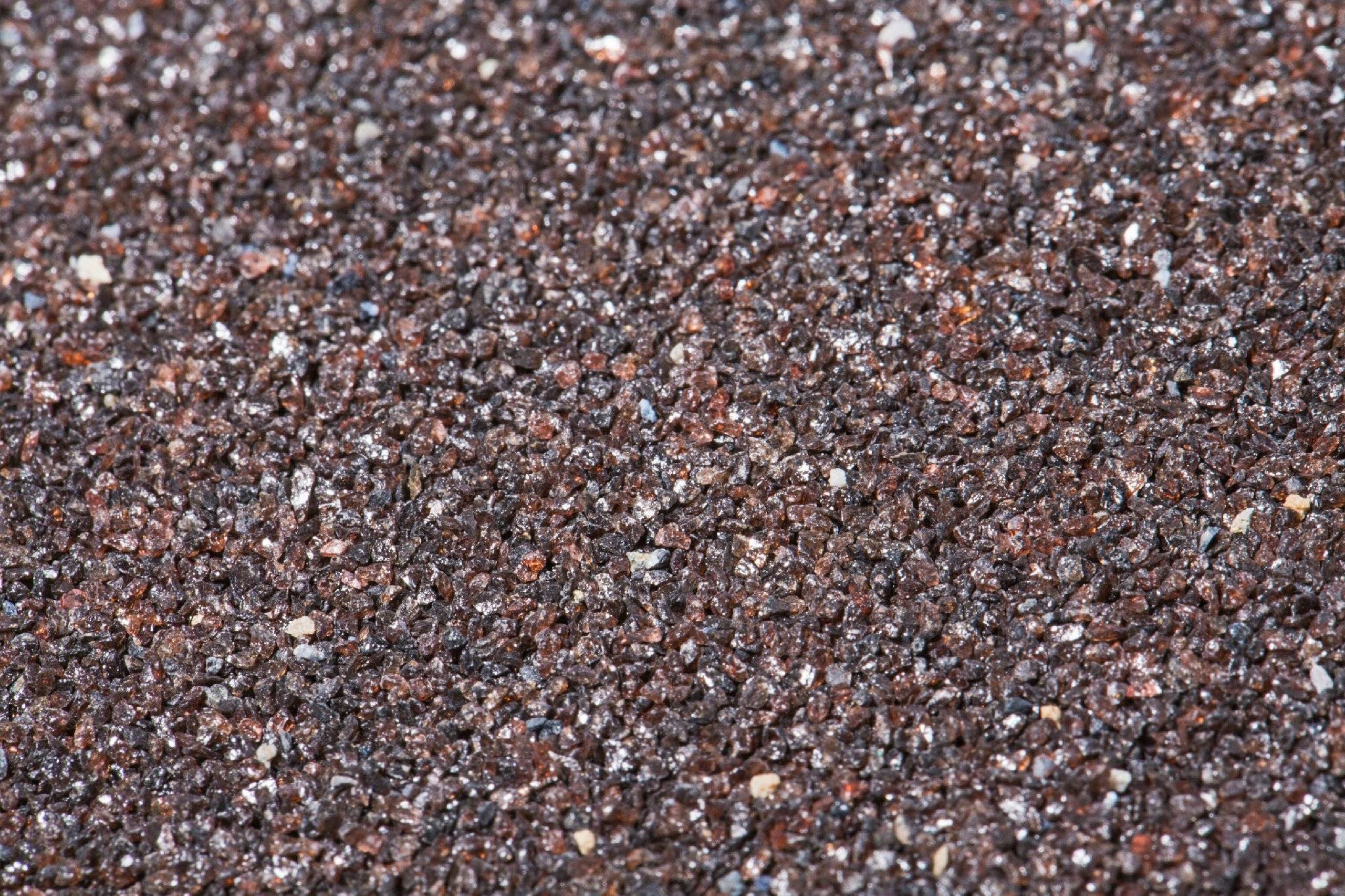 Brown fused alumina for abrasive blasting