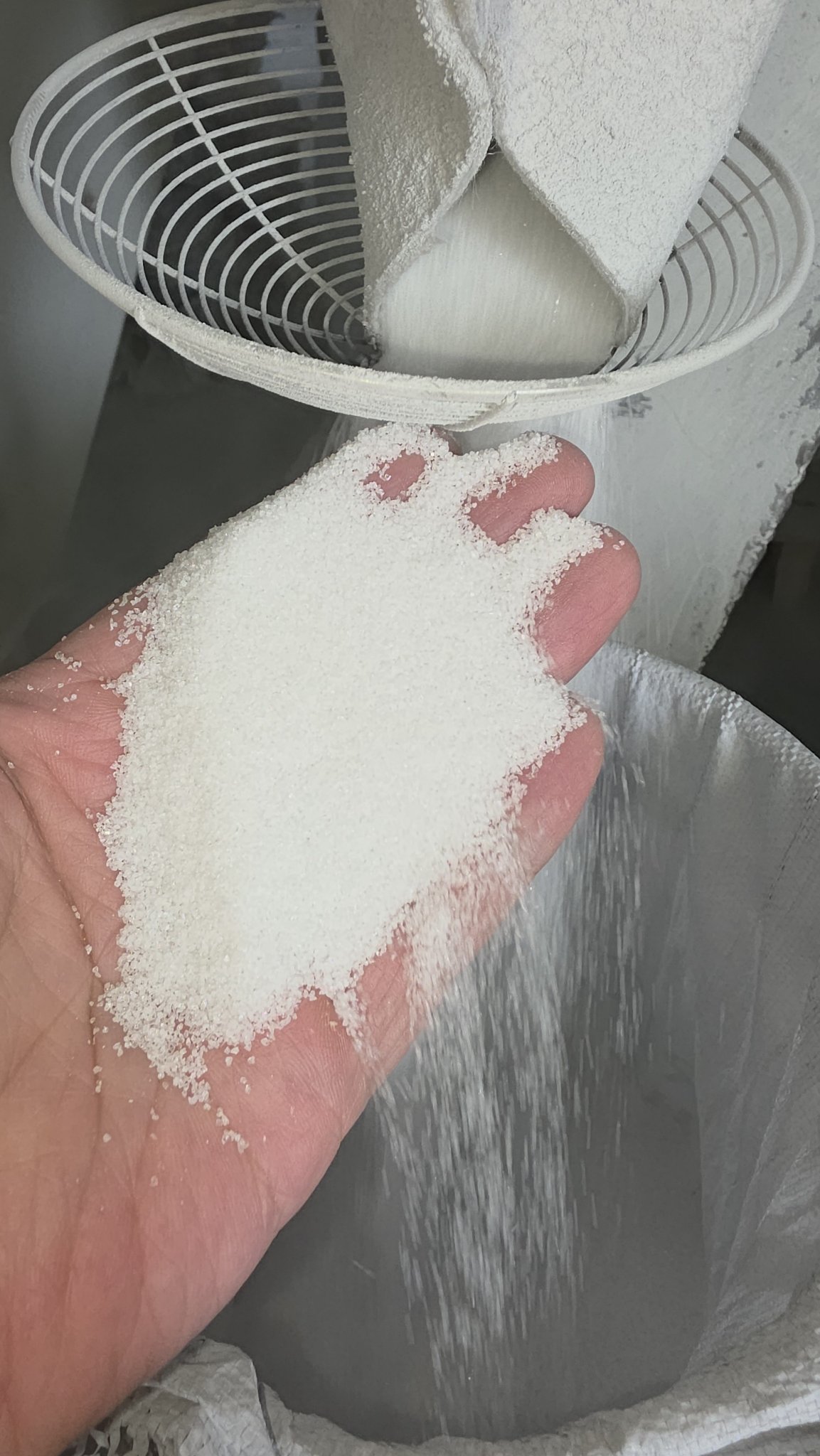 Coarse white fused alumina F grit held in hand