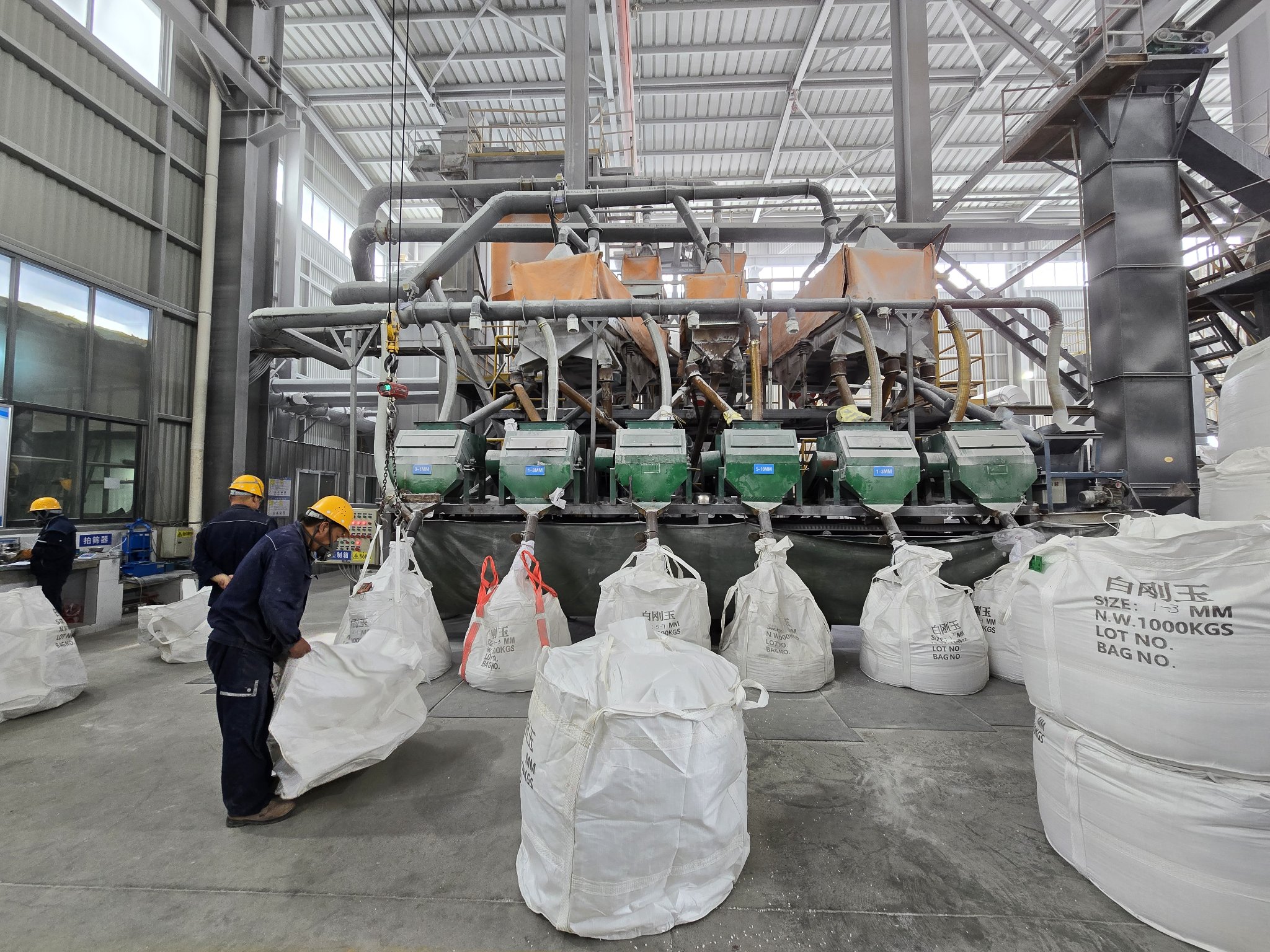 White fused alumina section sand on the magnetic separation and grading line